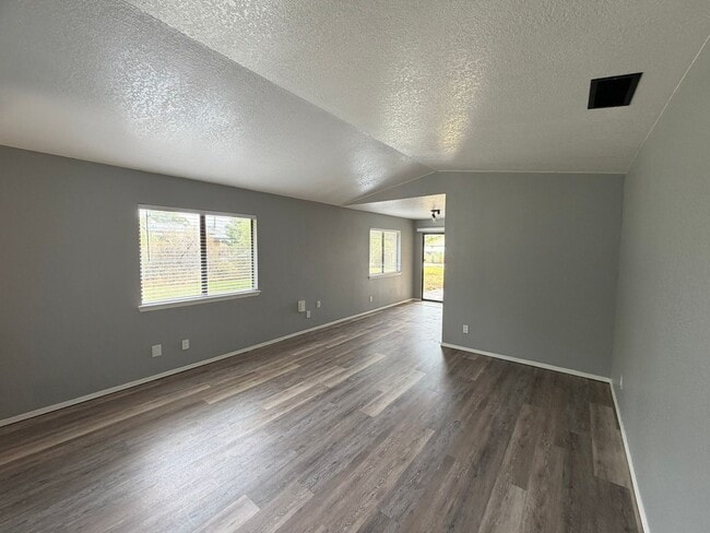 Building Photo - 1007 Countryside