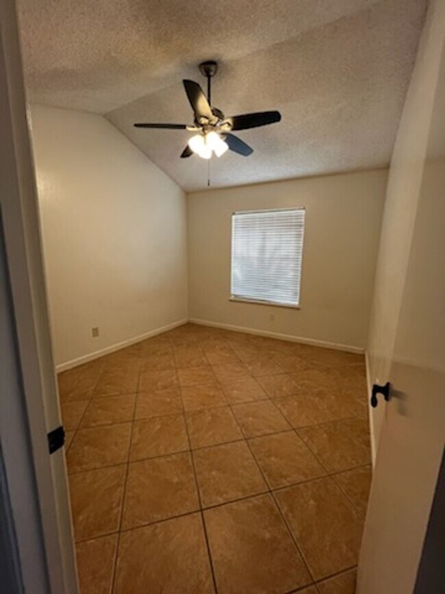 Building Photo - 3613 Dovewood St