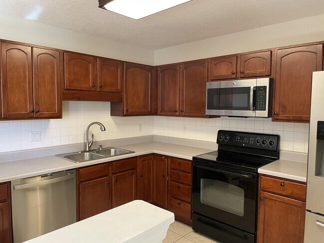 Building Photo - 6317 Beehive Ln