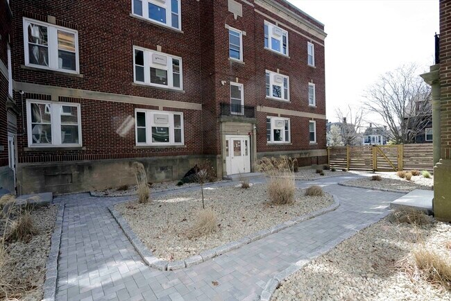 Building Photo - 193 Elm St