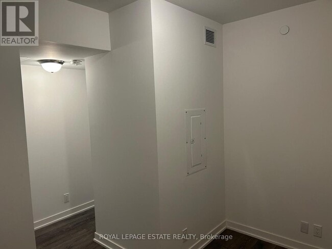 Building Photo - 2 Manderley Dr