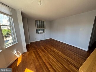 Building Photo - 2135 Walnut St