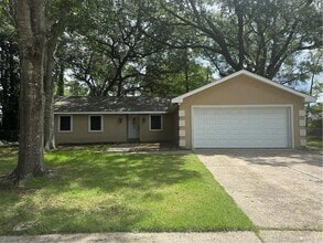 Building Photo - 306 Clover Dr