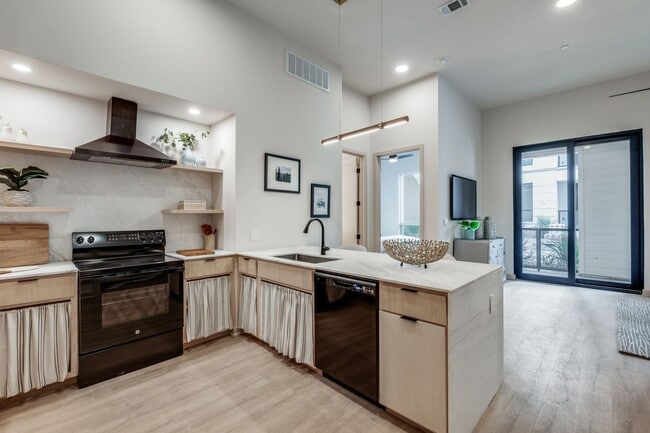 Interior Photo - Bishop Canopy