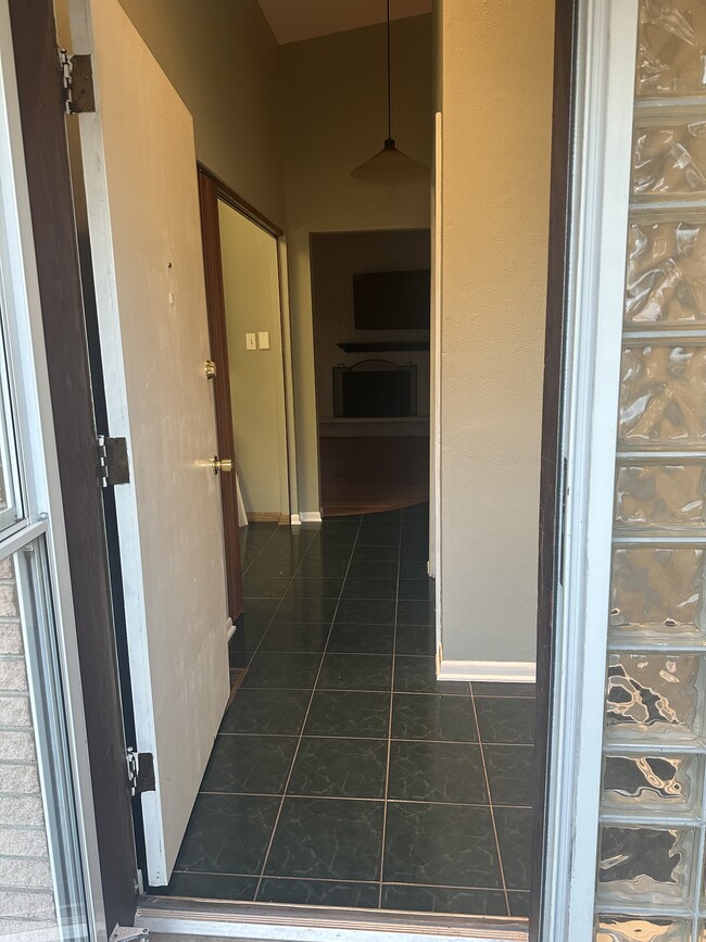 Entryway - 9030 Old Bonhomme Rd