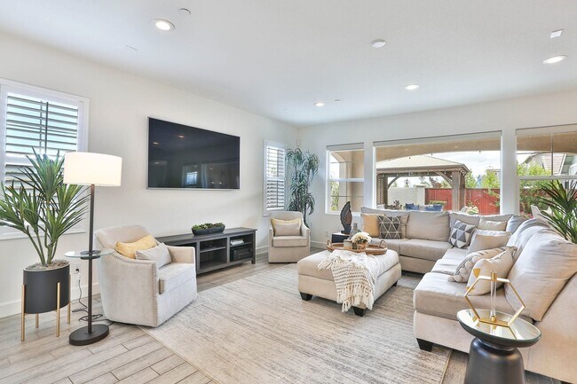 Foto del edificio - 1301 Morning Star Dr Morgan Hill, CA 95037