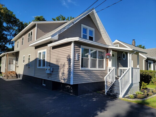 Foto del edificio - 209 Lawrence Ave
