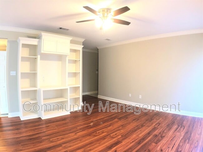 Building Photo - 710 E Boyd Dr