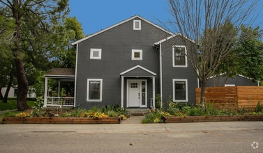 Building Photo - 2502 Amapola Dr