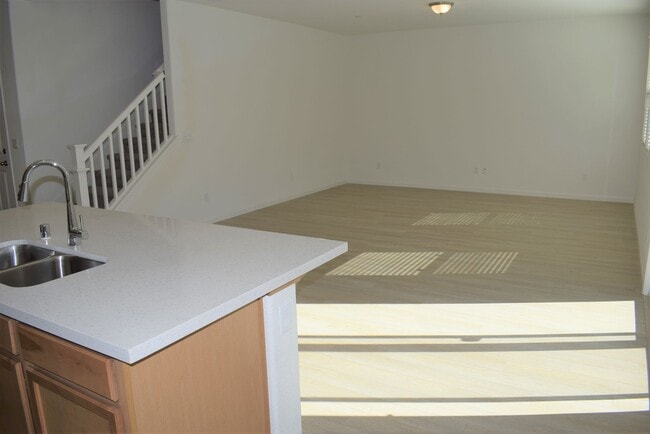 Foto del edificio - Resident Benefit Package Property