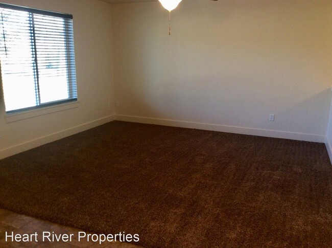 Building Photo - 4 br, 3 bath House - 834 Adams Dr