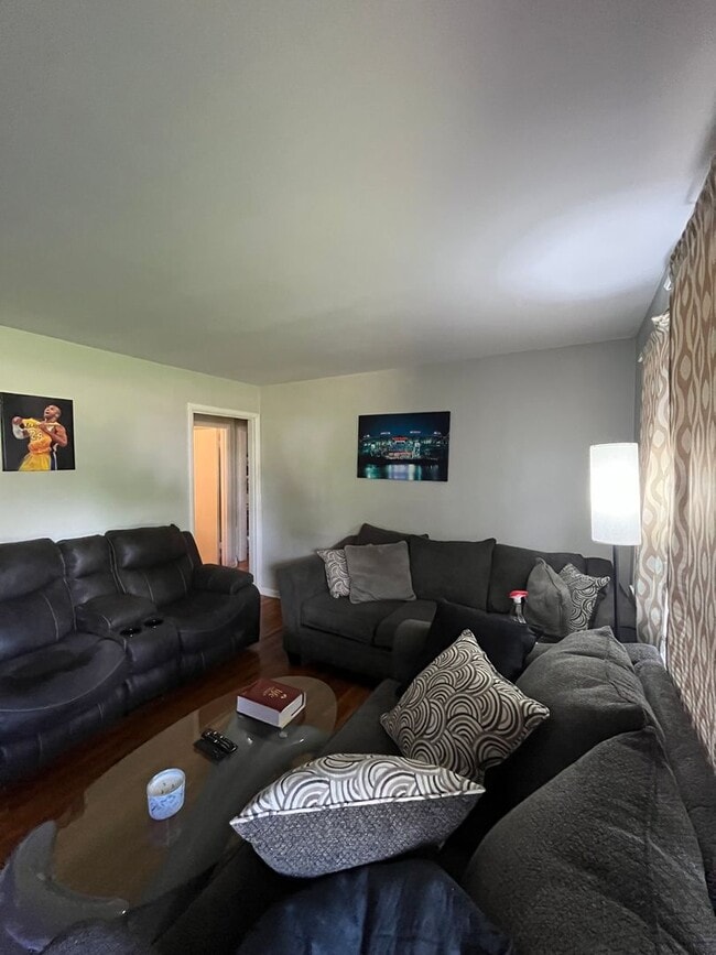 Building Photo - 1320 Coreland Dr