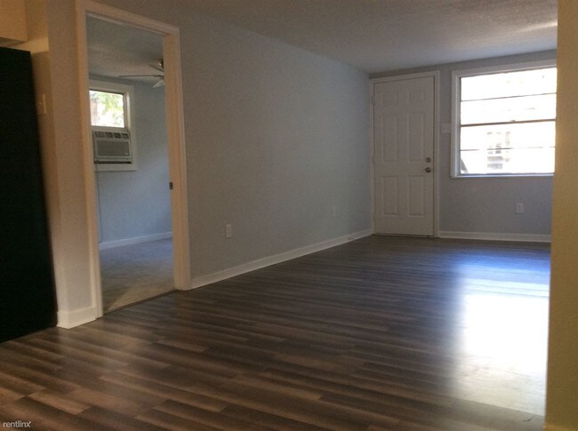 Foto del edificio - 2406 1/2 Delaney Ave