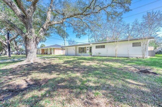 Foto del edificio - 206 Crestview Dr