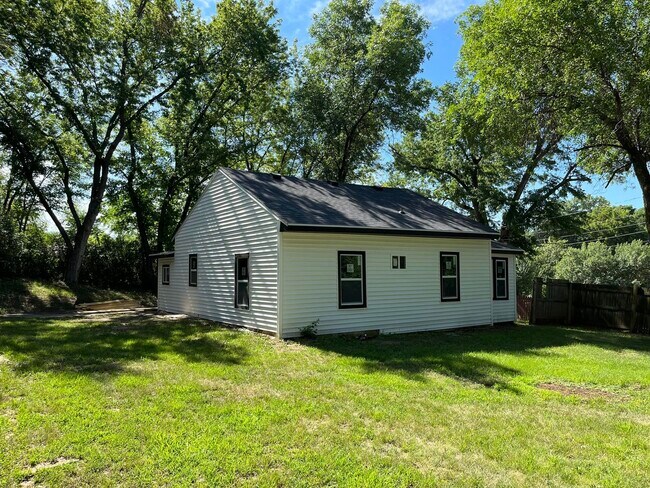 Building Photo - 3515 Athlone Ave