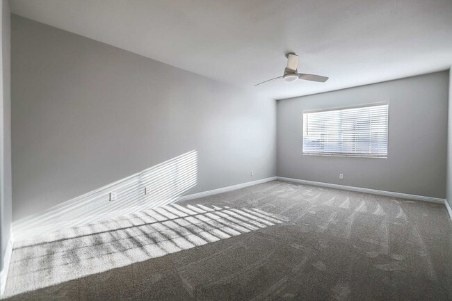 Building Photo - Cute 3 Bedroom and 3 Bath townhouse with a...
