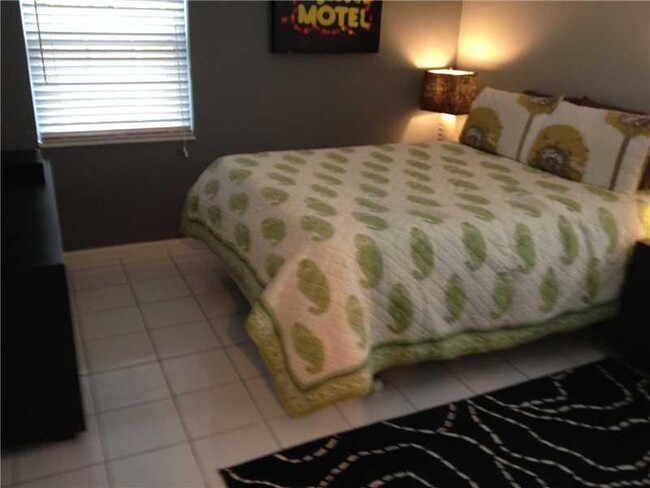Building Photo - Newly Renovated 2/1 with Private Patio and...