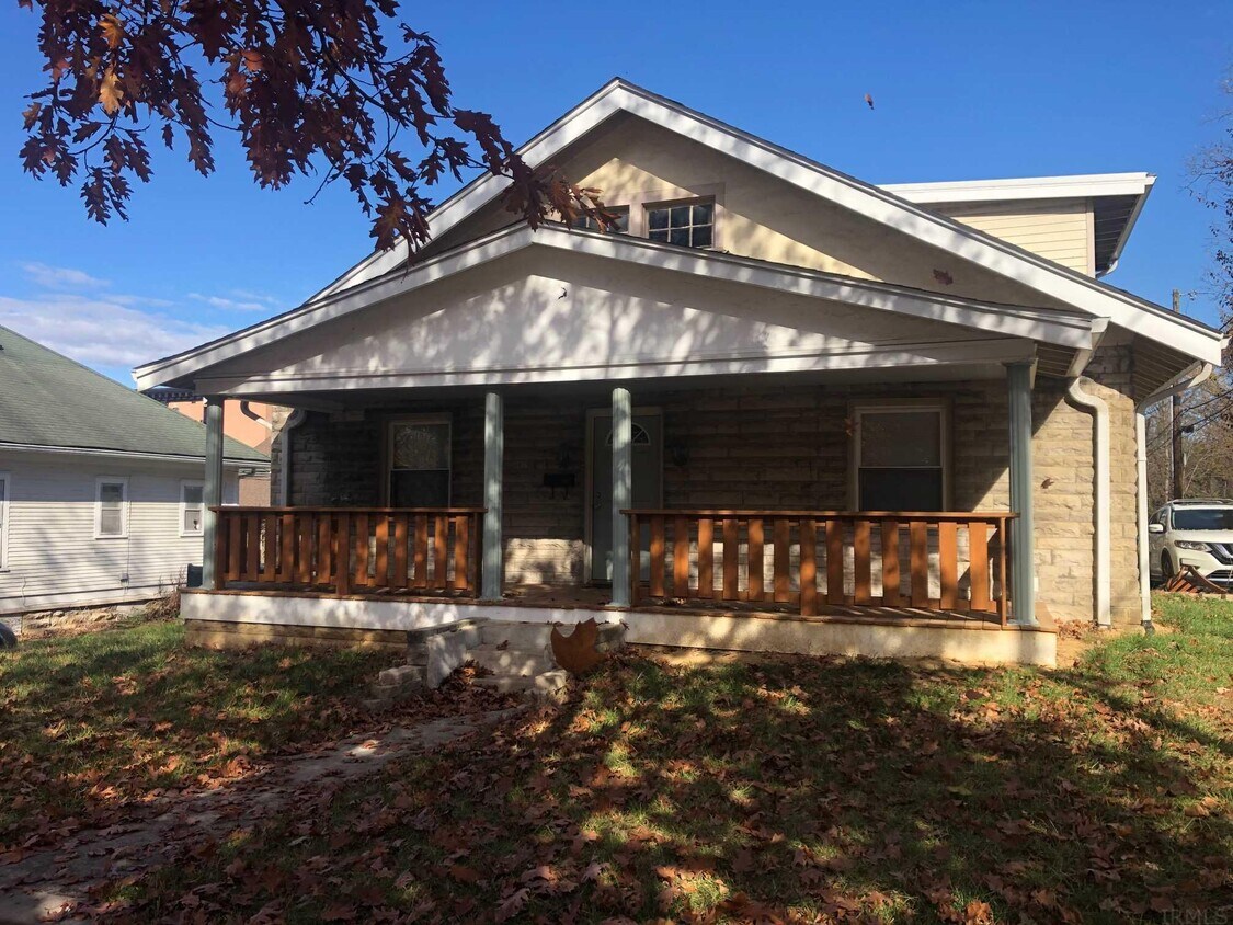 Foto principal - 207 E 2nd St