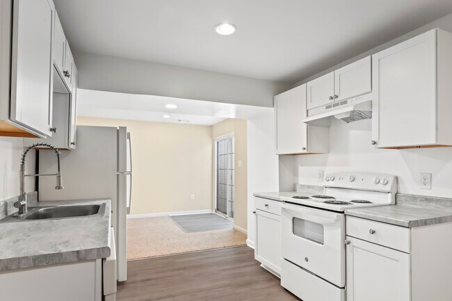 Building Photo - 10205 Waterford Dr