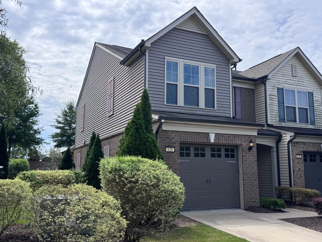 Foto principal - 628 Denhoff Dr
