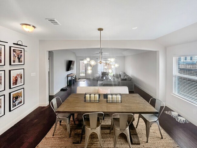 Building Photo - 2691 Costa Mesa Dr