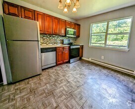 Building Photo - 75 Belair Dr