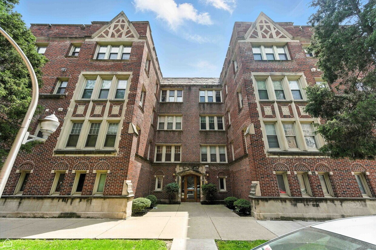 Foto principal - 2611 W Rosemont Ave