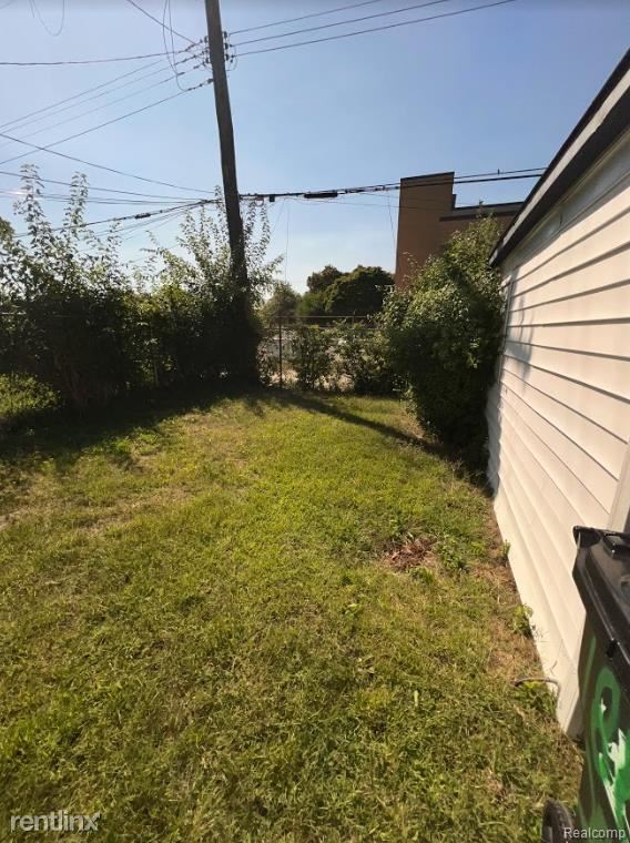 Foto del edificio - 3 br, 1 bath House - 18863 Dean Avenue