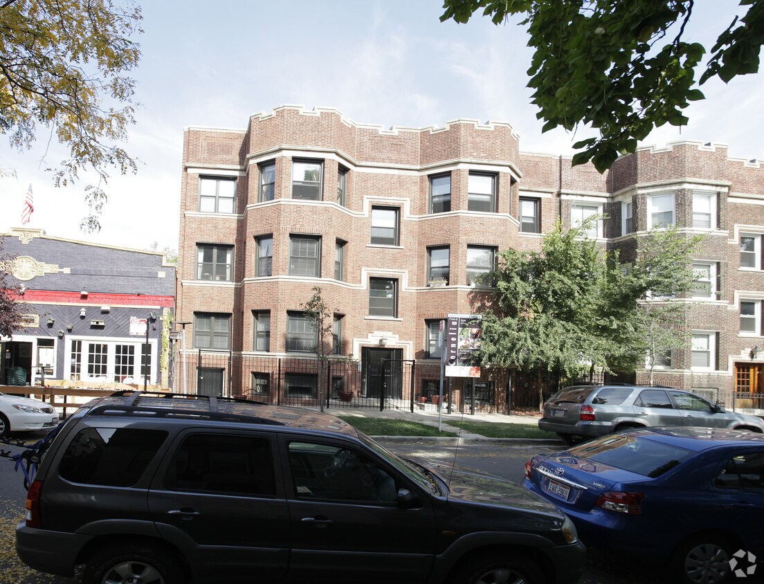 Foto principal - 744-746 W Cornelia Ave
