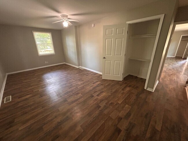 Foto del edificio - 4503 Lakeview Dr NW