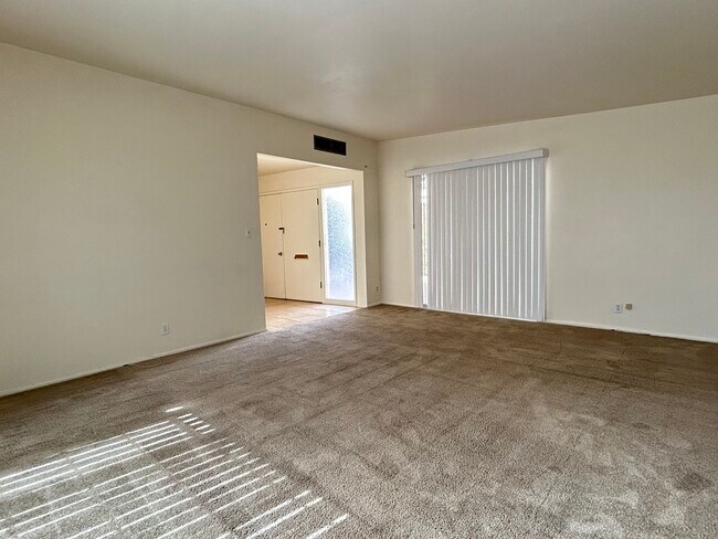 Foto del edificio - 2219 N 73rd Pl