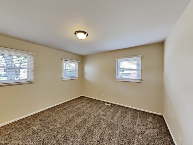 Building Photo - 301 Springfield St