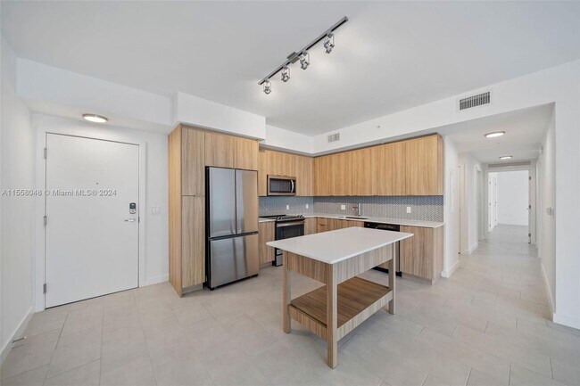 Building Photo - 2150 N Bayshore Drive Unit 1709