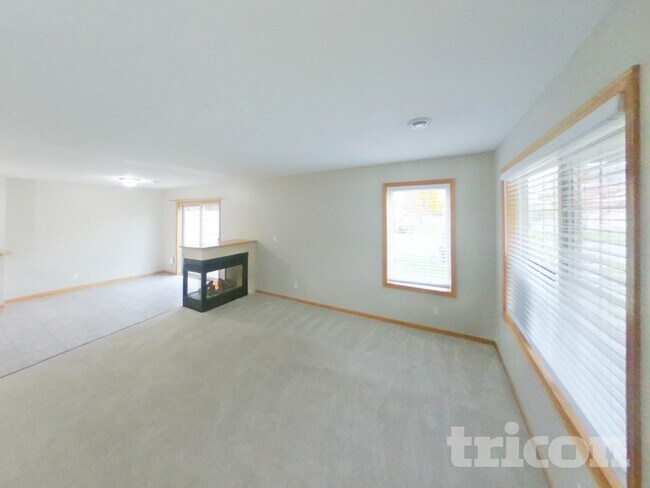 Foto del edificio - 13758 Flay Ave N