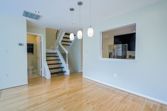 Building Photo - Lovely 2 BR/2 Full BA & 2 Half BA Townhome...