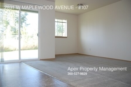 Building Photo - 2831 W Maplewood Ave