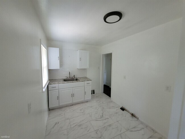 Building Photo - 3 br, 1 bath House - 18490 Faust Ave