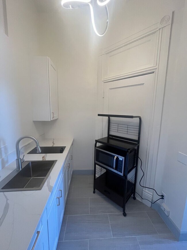 Foto del edificio - Remodeled Unit for Rent in Historic Downtown Cole Block Building