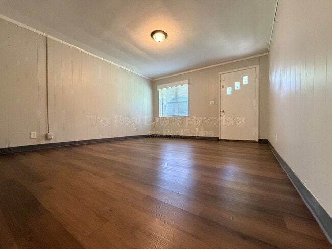 Building Photo - 5601 Belaire Dr