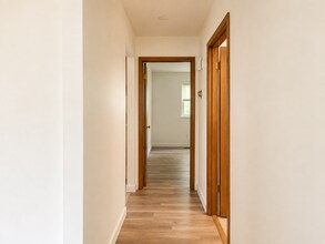 Building Photo - 904-904 W Fairlawn Cir