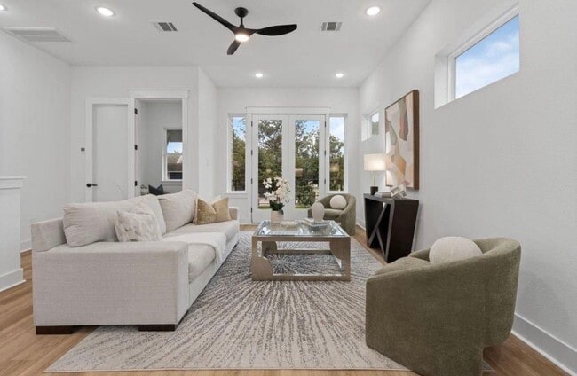 Building Photo - 717 Janisch Rd