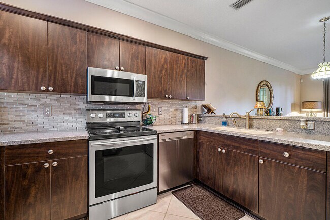 Building Photo - 10168 Boca Palm Dr