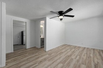 Building Photo - 21 Larue St