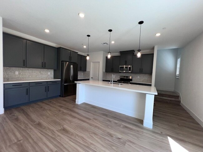 Foto del edificio - Brand new Wildhawk home has never been liv...
