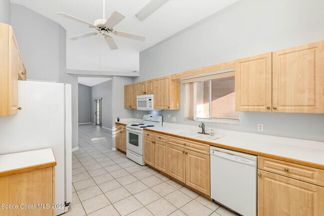 Building Photo - 2187 Hedgerow Dr