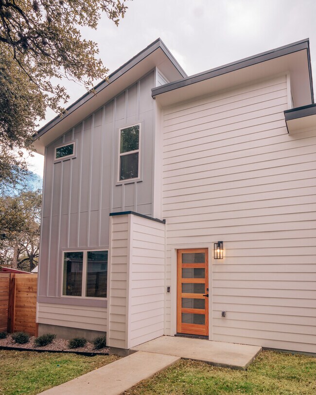 Building Photo - 909 Philco Dr