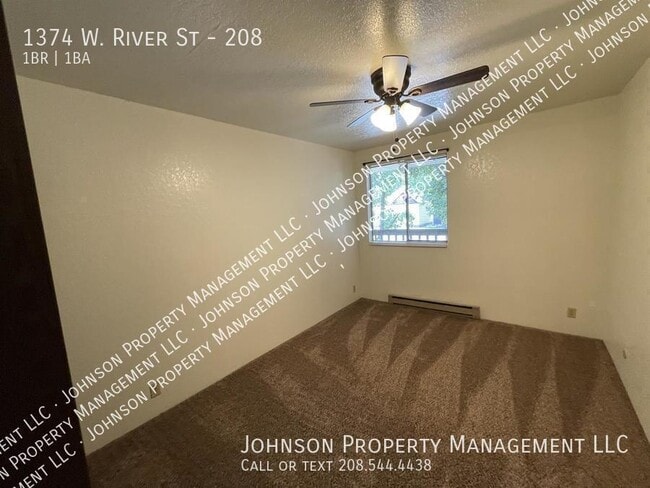 Building Photo - 1374 W River St