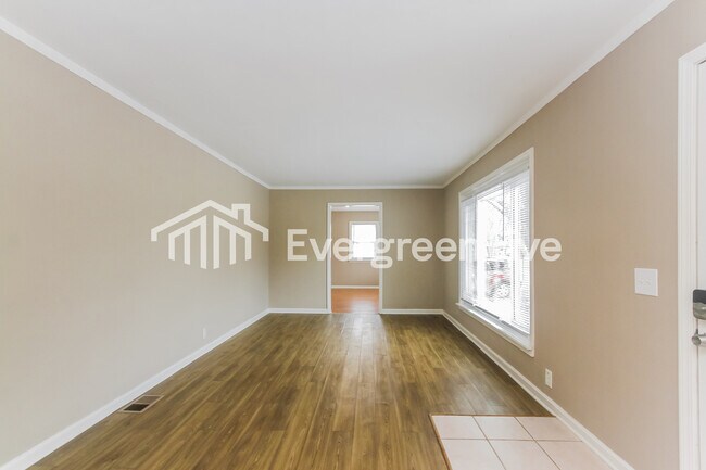 Foto del edificio - 225 Burke Ave