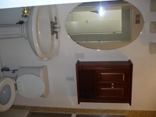 Foto del edificio - 3 Bed House w/Garage, Additional Family Room