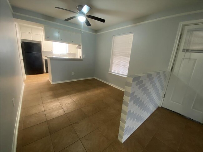 Building Photo - 500 Willow Dr